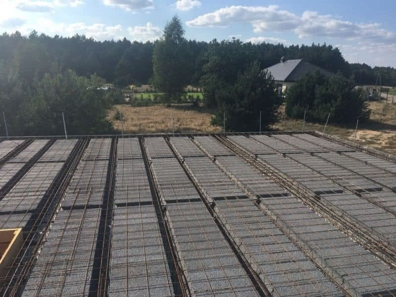 Siatka zbrojenia ułożona na stropie Czamaninek Siatka zbrojenia ułożona na stropie Czamaninek